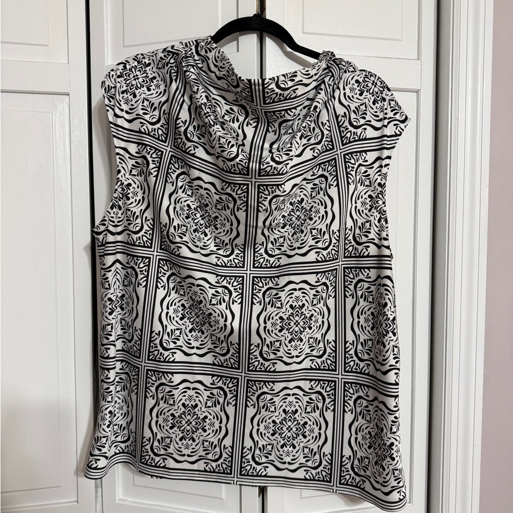 LOFT Monochrome Floral Pattern Blouse